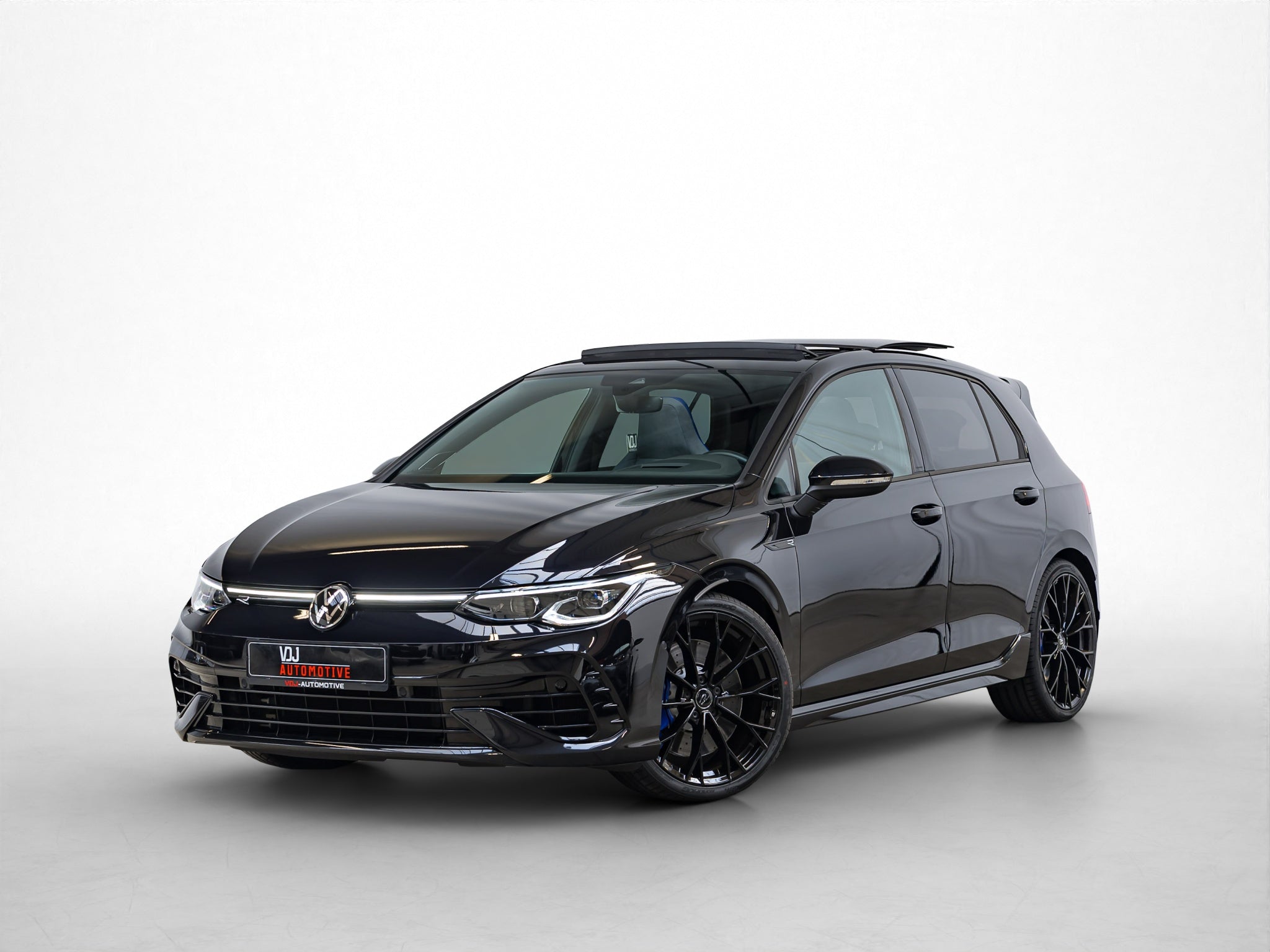 VOLKSWAGEN GOLF 8 R " AKRAPOVIC "