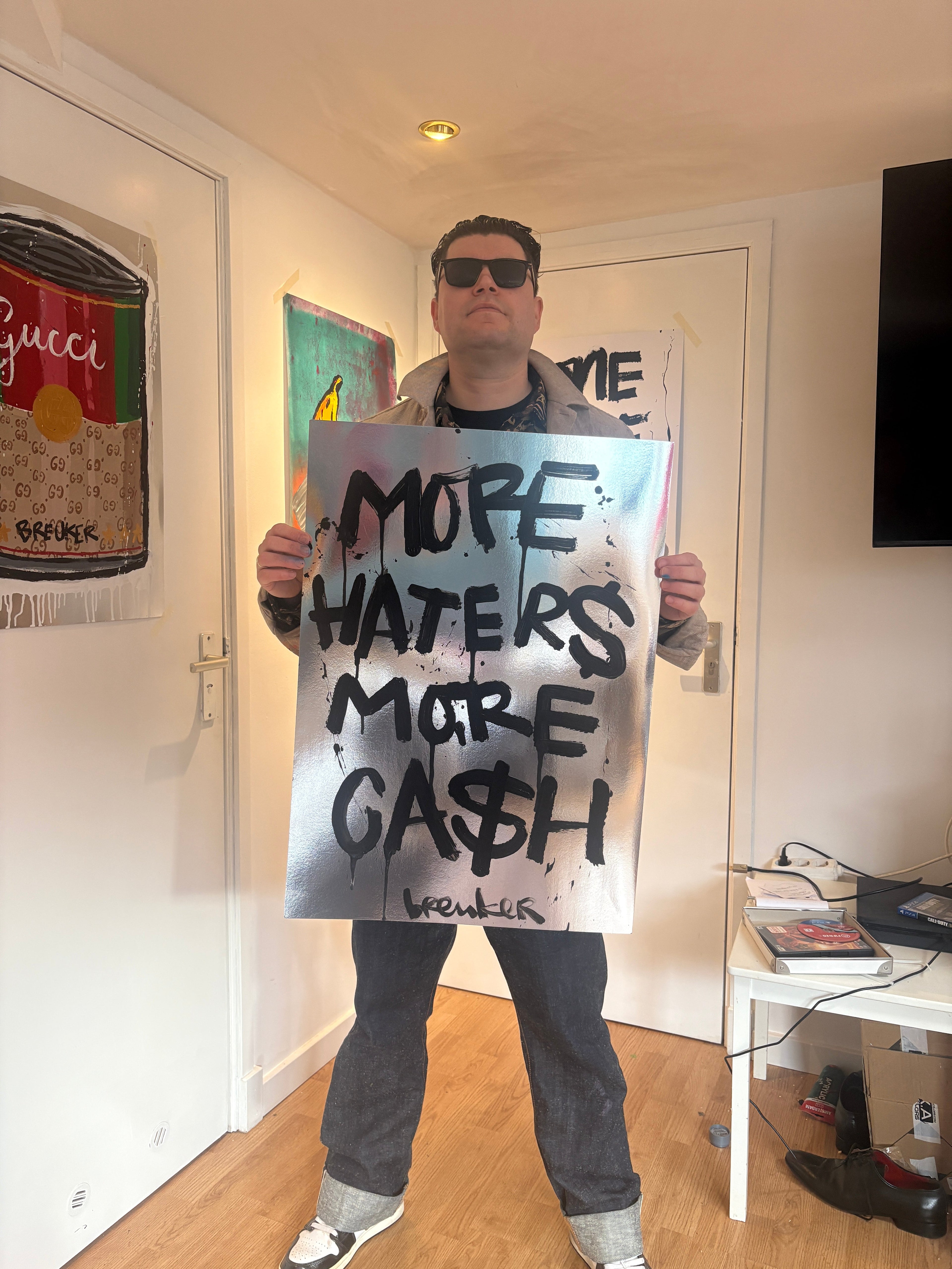 More haters. More cash – 50 x 70 cm verf op zilverpapier