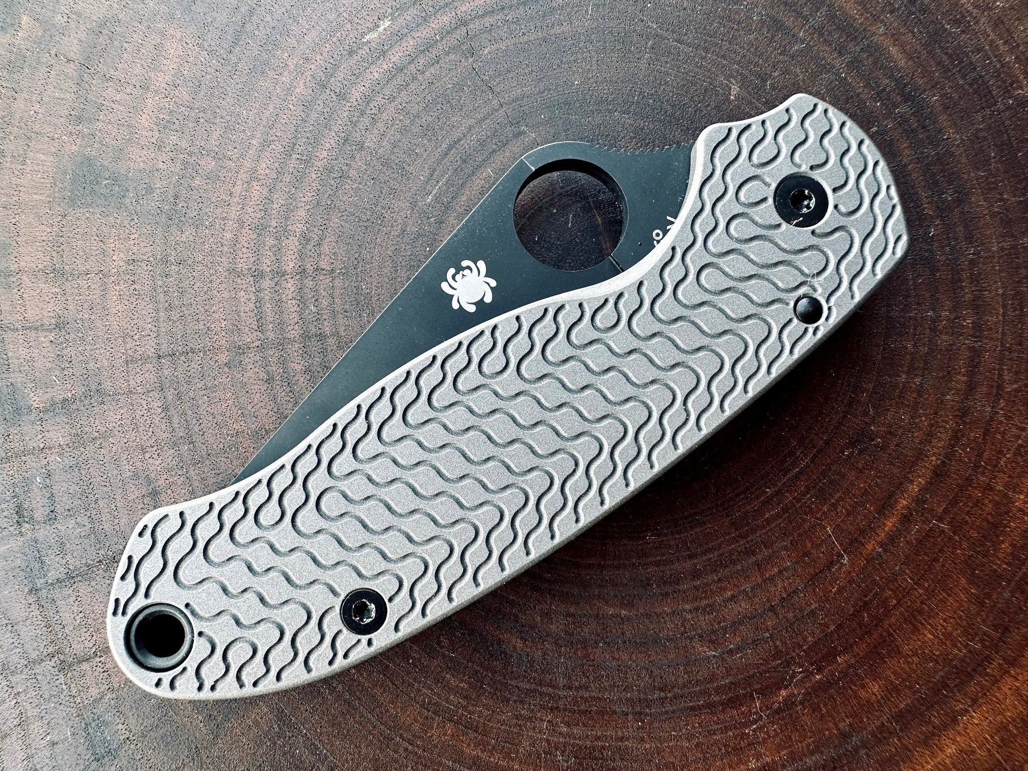 Titanium Critter Scales for Spyderco Para 3