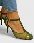 Olivia | Salón de Tacón Fino con Ante Verde y Detalles Dorados