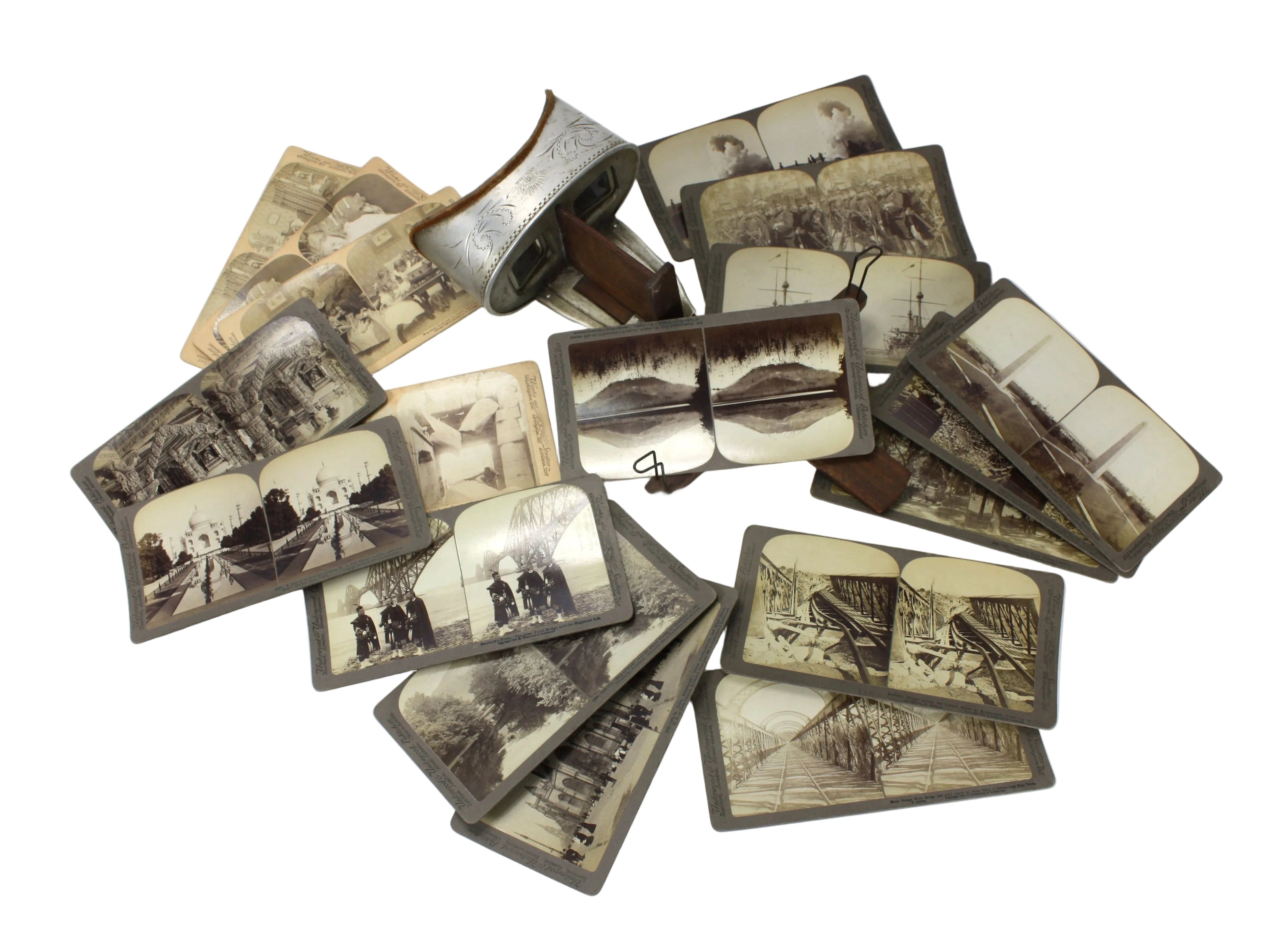 Underwood & Underwood Stereoscope Viewer with 18 cards, c. 1889-1906