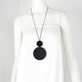 BEVERLY SMART pendentifs Collier Bauhaus 02 – Bijou Fait Main en Cuir Recyclé Noir Mat et Vernis